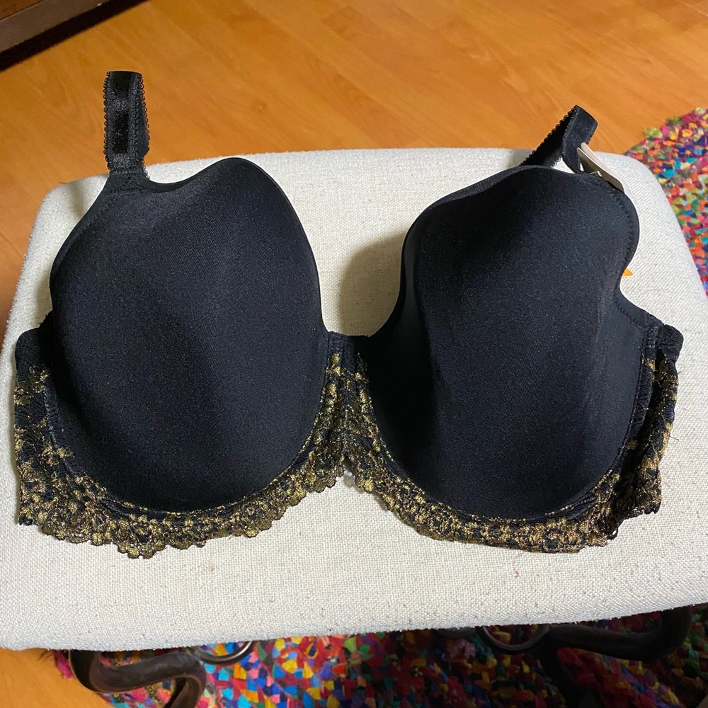 WACOAL EMBRACE LACE NWT BRA SIZE 38DD